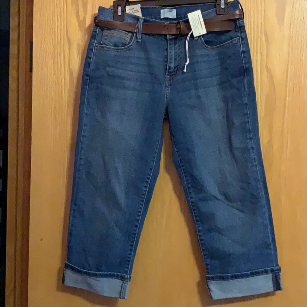 Levi Capris + Belt